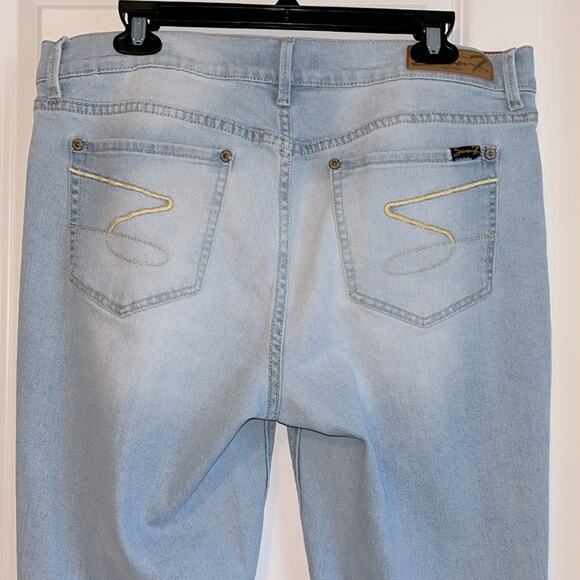 Seven7 Cropped Girlfriend Jeans - Picture 8 of 12